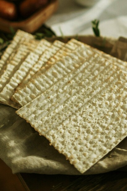Between laughter, stories, and friendship, even matzah becomes extraordinary