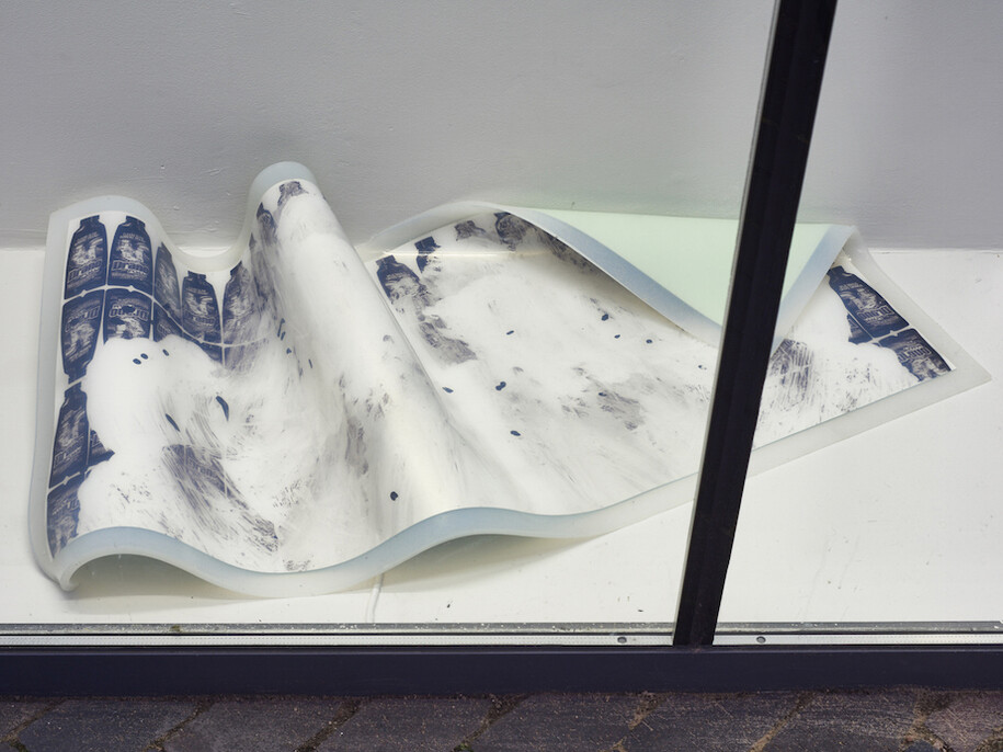 Torschlusspanik, Vitrine, London.