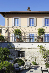 Paradis Hotel, ubicado en la localidad de Pietrasanta en Italia: vista desde el jardín interno del recinto