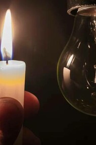 Notícias verbais e boatos de toda a parte, confundem: dizem não haver luz em todo o mundo; na farmácia, no supermercado, ao contrário, dizem que não, que isso foi apenas na Europa pois, o Brazil e a América não foram afetados... sim, a menina de um minimercado brasileiro, impecável, dizia isso mesmo ao angolano do supermercado varejista logo em frente, português! 