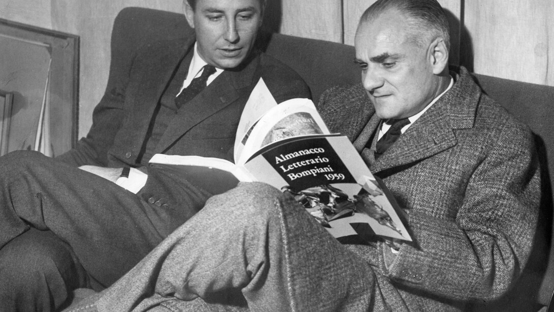 Fabio Mauri shows Alberto Moravia to the new Almanac Literary Bompiani, 1959, Rome