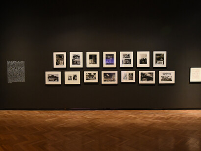Leandro Katz, La noche y las palabras, vista de exhibición. Cortesía del Museo Nacional de Bellas Artes