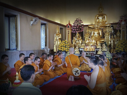 Una ceremonia budista de ordenación en Wat Yannawa, Bangkok