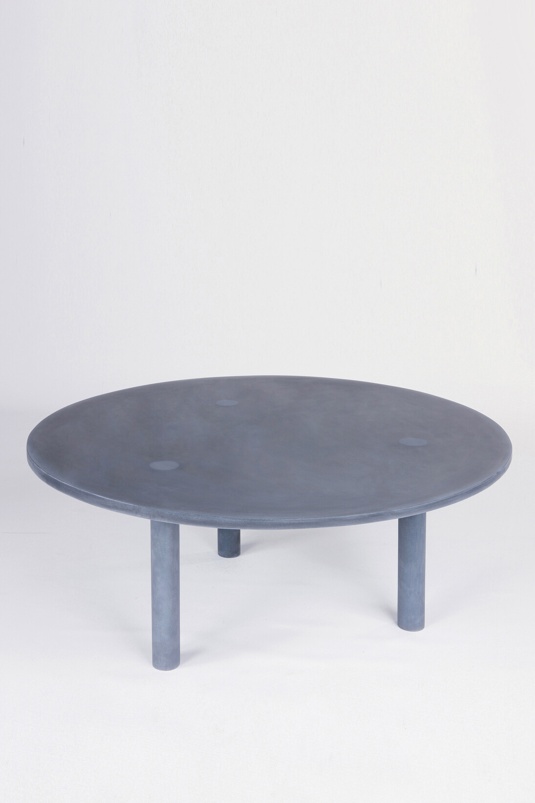 Wonmin Park, Haze Round Table with Three Legs (White, Gray and Navy), 2013, lightly coloured resin, h50 ø117 cm / h19.7 ø46 in, limited edition of 8 + 4 ap © Alix de Rozières | Courtesy Carpenters Workshop Gallery