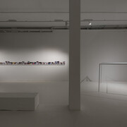 Regina José Galindo, Glass ceiling, vista de exhibición. Cortesía de ADN Galeria. Foto por Roberto Ruiz