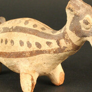 Ocarina: camélido

Materiales: Cerámica

Intermedio Tardío 1100- 1470 d.C.

Medidas: 70 mm de alto x 110 mm de largo x 40 mm de ancho