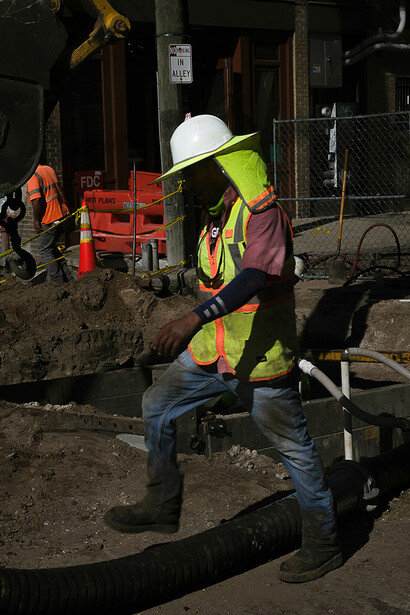 Joshua Lutz, No parking, in alley, 2024. Courtesy of CLAMP
