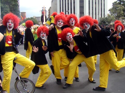 Funciones callejeras del Festival Iberoamericano de Teatro de Bogotá