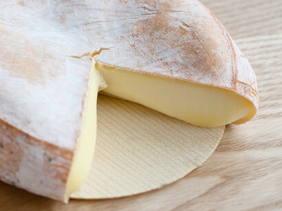 Una toma di formaggio Reblochon