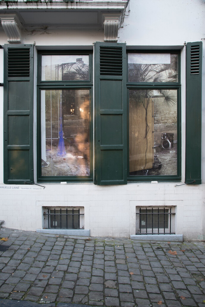 Emmanuelle Lainé. A daytime encounter, 2015. UV print on perforated vinyl. Courtesy of the artist and MOT International London and Brussels