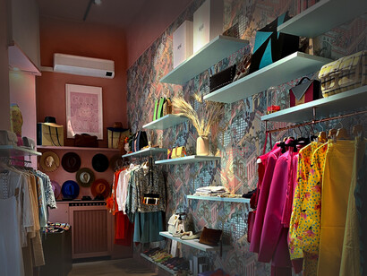 Via Fratelli Lombardi 1. Interno del negozio di Brescia