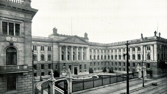 Das Preußische Herrenhaus-Attikafiguren von Otto Lessing