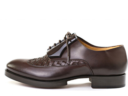 Sapatos desenhados por Diego Vanassibara