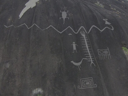 Cerro Pintado, ubicado en el estado Amazonas de Venezuela, alberga los petroglifos más grandes conocidos en el mundo hasta ahora