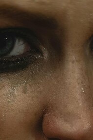 Mulher chorando. Paixões são confundidas com amor, se levadas adiante causam mesmo muita dor, o ciúme doentio é uma causa dessa angústia que abala o coração. É preciso entender que se apaixonar não é doença, acontece com qualquer mortal, só que algumas pessoas entendem o que acontece e seguram a onda, outras elevam a paixão a um patamar insuportável