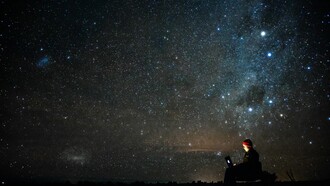 Navegando por internet en medio del desierto de Atacama: uno de los grandes retos de Chile y del resto de países avanzados es superar la brecha digital entre el centro y la periferia, la capital y la provincia, la ciudad y el rural