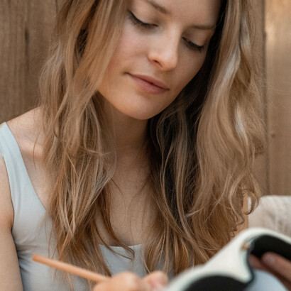 El desarrollo del conflicto sigue una estructura que va desde la exposición inicial hasta la culminación, donde los personajes enfrentan obstáculos y alcanzan un desenlace que define la historia