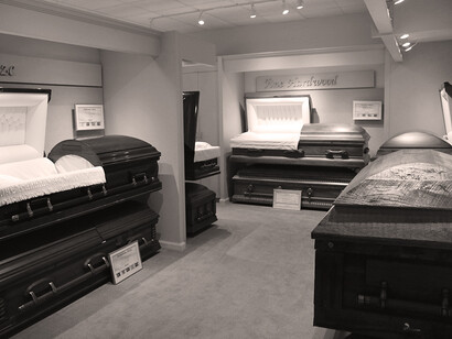 Lo hicieron pasar a la misma sala donde él había permanecido solo antes del concierto. Luego de un período de angustiante espera, que se le hizo insufriblemente largo, fue llamado