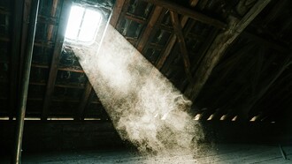Soffitta polverosa. Un racconto emozionante su come ho ristrutturato un dammuso abbandonato, ricco di storia e misteri locali