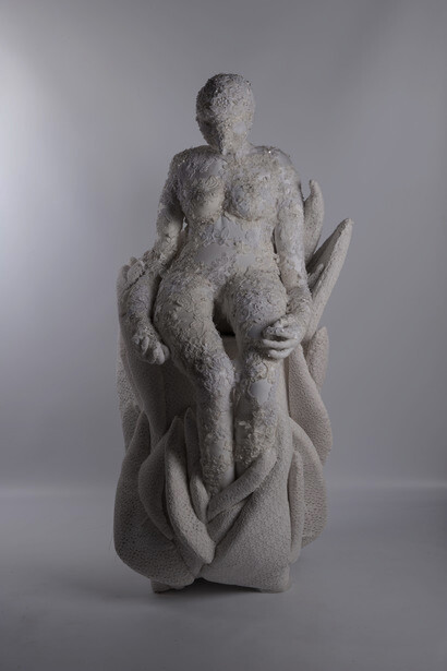 Florencia Martinez, H Hungry, donna di tessuto seduta, tessuto e cucitura, collezione privata, 2017