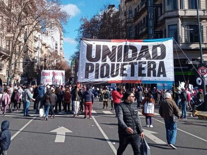 Miembros de la organización social Unidad piquetera durante una protesta, Buenos Aires, Argentina