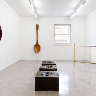 José Bento, Mão amiga, vista da exposição. Cortesia de A Gentil Carioca