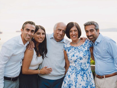 Casal de idosos com seus filhos