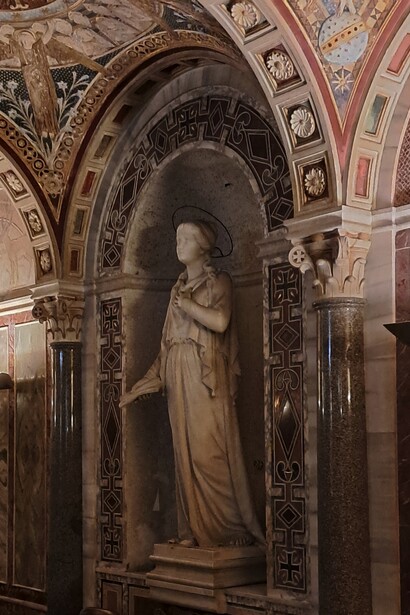 Roma, Basilica di Santa Cecilia in Trastevere, sotterranei, statua raffigurante Santa Cecilia, ph. Roberto Luciani
