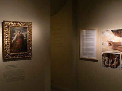 Persistencia del dogma, vista de exhibición. Cortesía del Museo de Antioquia