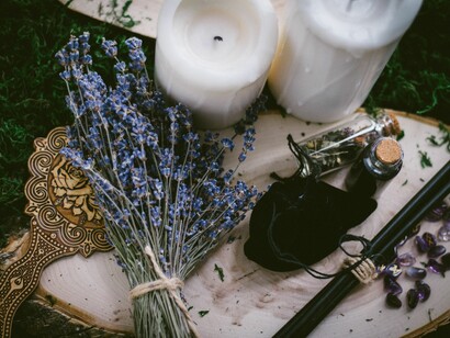 Streghe. Il sabba, definito anche messa delle streghe, era un convegno durante il quale venivano fatte pratiche magiche in presenza del diavolo