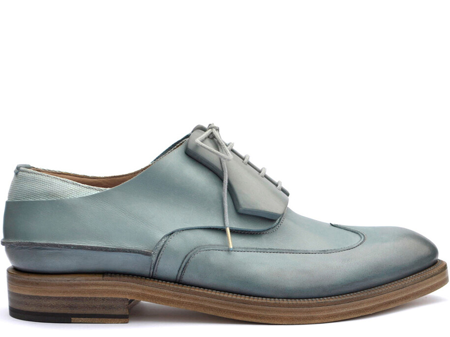 Sapatos desenhados por Diego Vanassibara
