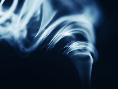 Essenza. Dentro questo profumo di una notte dell’inizio dell’estate non incontri solo lei e il profumo che porta il suo nome ma anche la tua essenza e non ti resta altro bisogno se non quello di indossarlo, respirarlo, farlo tuo