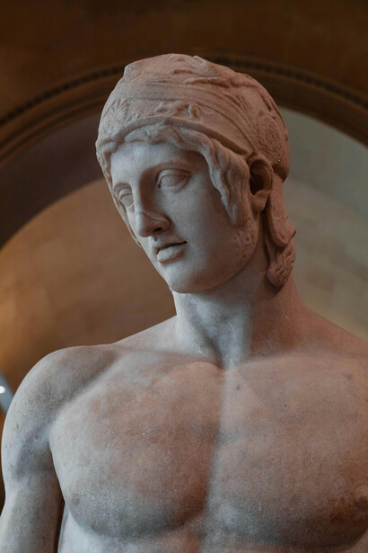 Estátua de Ares Borghese no museu do Louvre em Paris, França