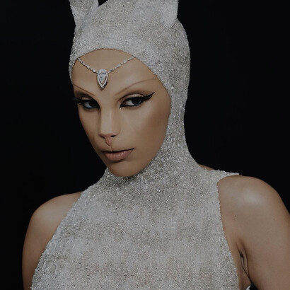 Em homenagem ao gato do falecido ícone da moda Karl Lagerfeld - Choupette - Doja Cat cumpre com o tema da Met Gala 2023, em Nova Iorque, EUA