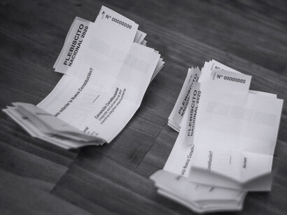 Papeletas del plebiscito realizado en Chile en octubre de 2020