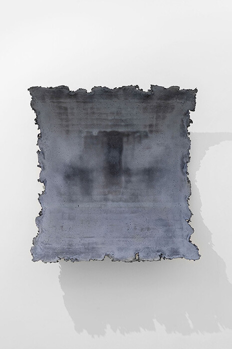 Arcangelo Sassolino, Present tense, exhibition view. Courtesy of Galleria Continua