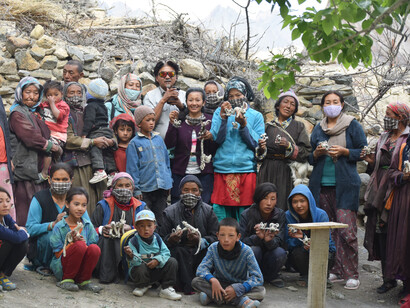 Women with felt toys, with members of Snow Leopard Conservancy - India Trust, in Ladakh © Sanjay Bhutia