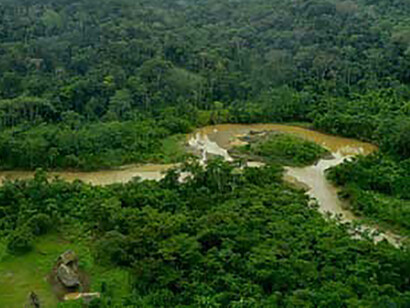 Llanchamacocha, Sapara indigenous territory, Ecuador - protecting the Amazon © Ashish Kothari