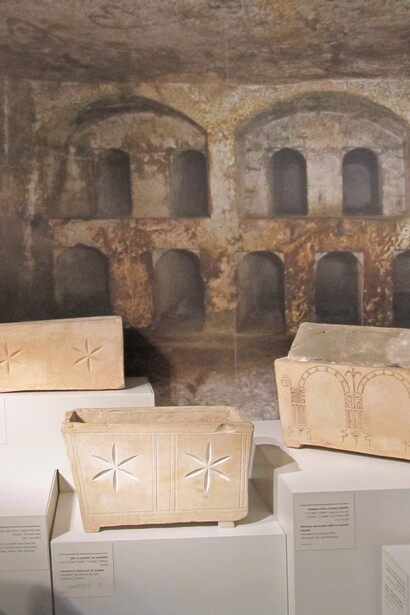 El osario de «Jesús, hijo de José» descubierto en una cueva funeraria en el barrio de Talpiot, Jerusalén y otros osarios encontrados en Jerusalén