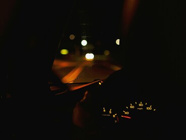 Tornare anni dopo sugli stessi percorsi mostrò quanto il viaggio dipenda non solo dai luoghi attraversati, ma anche dall’età, dallo sguardo e dalle condizioni interiori di chi guida