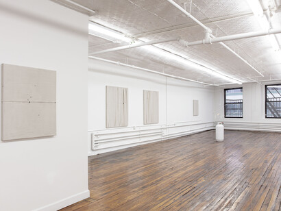 Installation view of Maximilian Schubert
“
Doubles” at Off Paradise.
Photo by Guillaume Ziccarelli. Courtesy Off
Paradise.