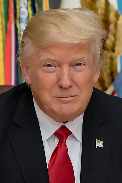  President Donald J. Trump speaks with Secretary of Defense James Mattis and other senior leaders of the armed forces at the Pentagon in Arlington, VA, Jan. 27, 2017