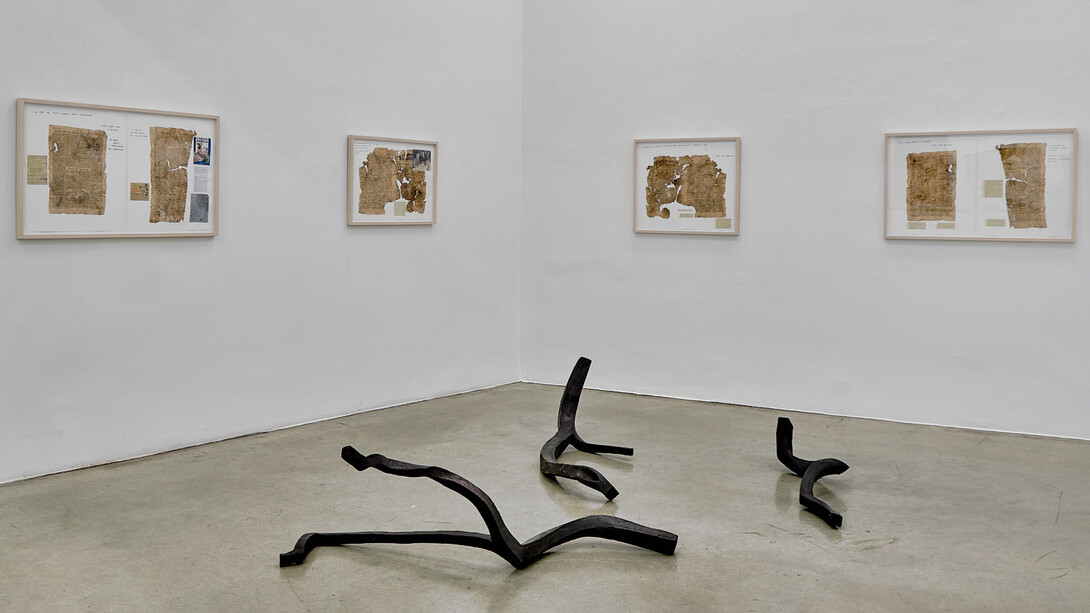 Ausstellungsansicht Jimmie Durham, 1948. Courtesy of Christine König Galerie. Foto by Philipp Friedrich