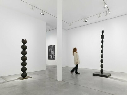 Toshiko Takaezu, Bronzes, exhibition view. Courtesy of James Cohan Gallery