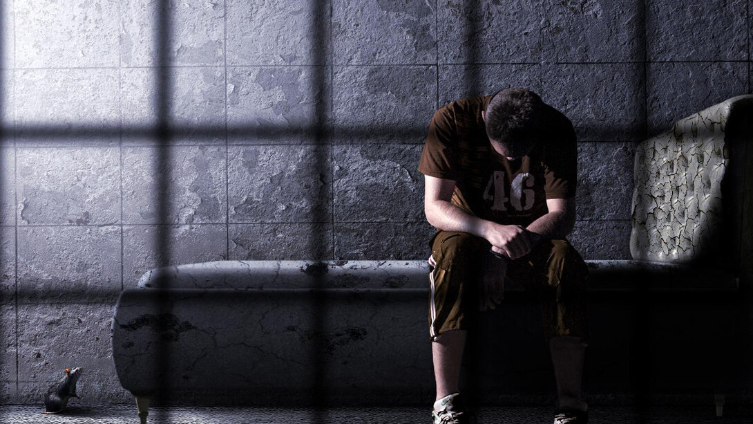 The solitude of the cell