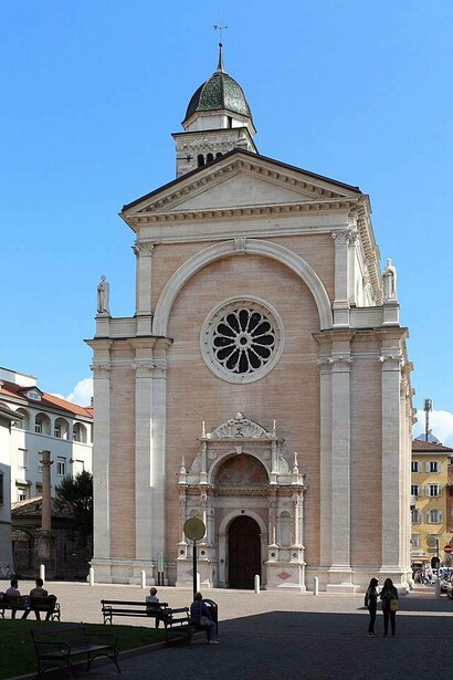 Basilica di Santa Maria Maggiore, facciata occidentale dall'omonima piazza, Trento, Italia