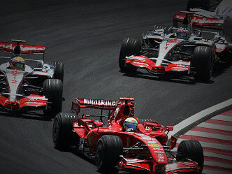 Formula 1. A fine stagione, Carlos Sainz dopo aver ricevuto la comunicazione dell’arrivo di Lewis Hamilton ha comunicato ufficialmente la sua imminente separazione dalla Scuderia Ferrari, consapevole di non rinnovare il contratto