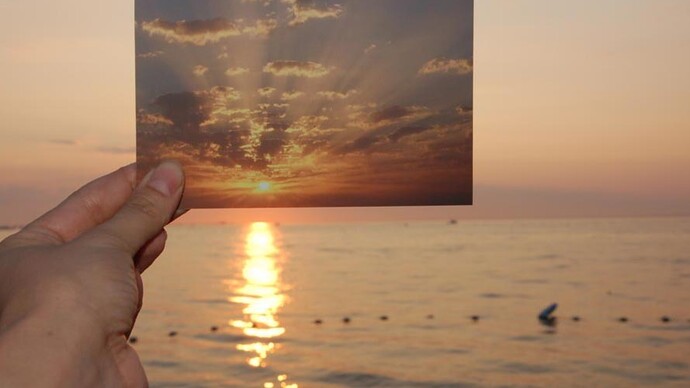 Lisa Oppenheim, The Sun is Always Setting Somewhere Else, 2006. Slide projection of 15 35 mm slides, continuous loop, dimensions variable. Solomon R. Guggenheim Museum, New York