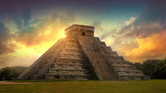 Templo de Kukulcán en la zona arqueológica de Chichén Itzá, Yucatán, México