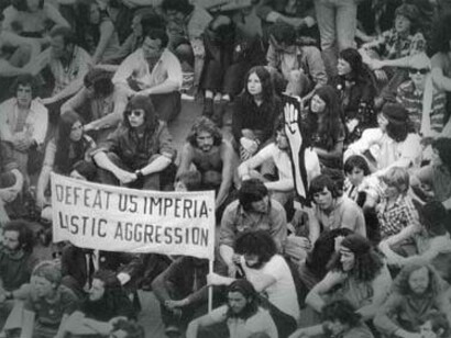 Manifestanti del "Vietnam Moratorium movement" a Melbourne, Australia, 18 settembre 1970